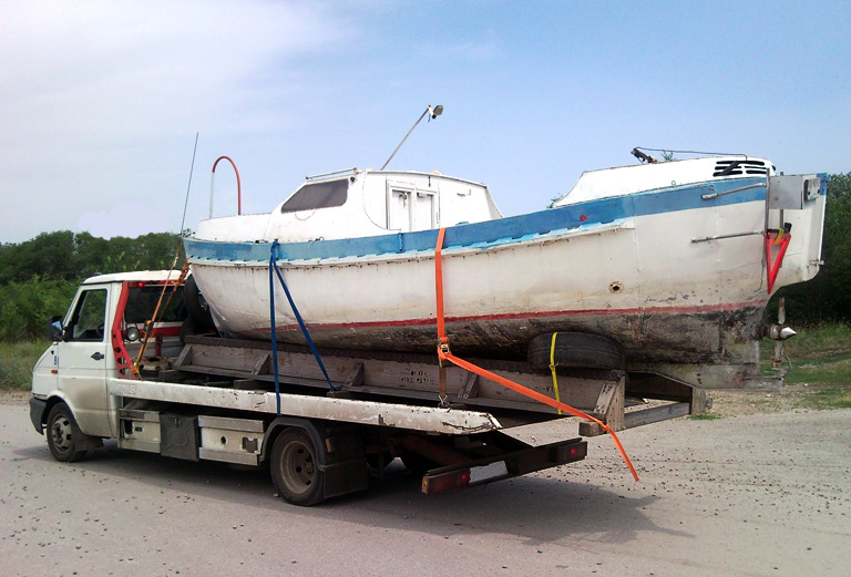 Заказать перевозку катера цены из Владивостока в Севастополь